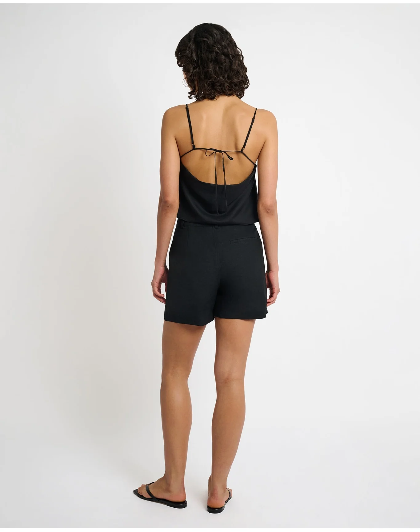 Women | Air Linen Boyfriend Short | Black - Image 5