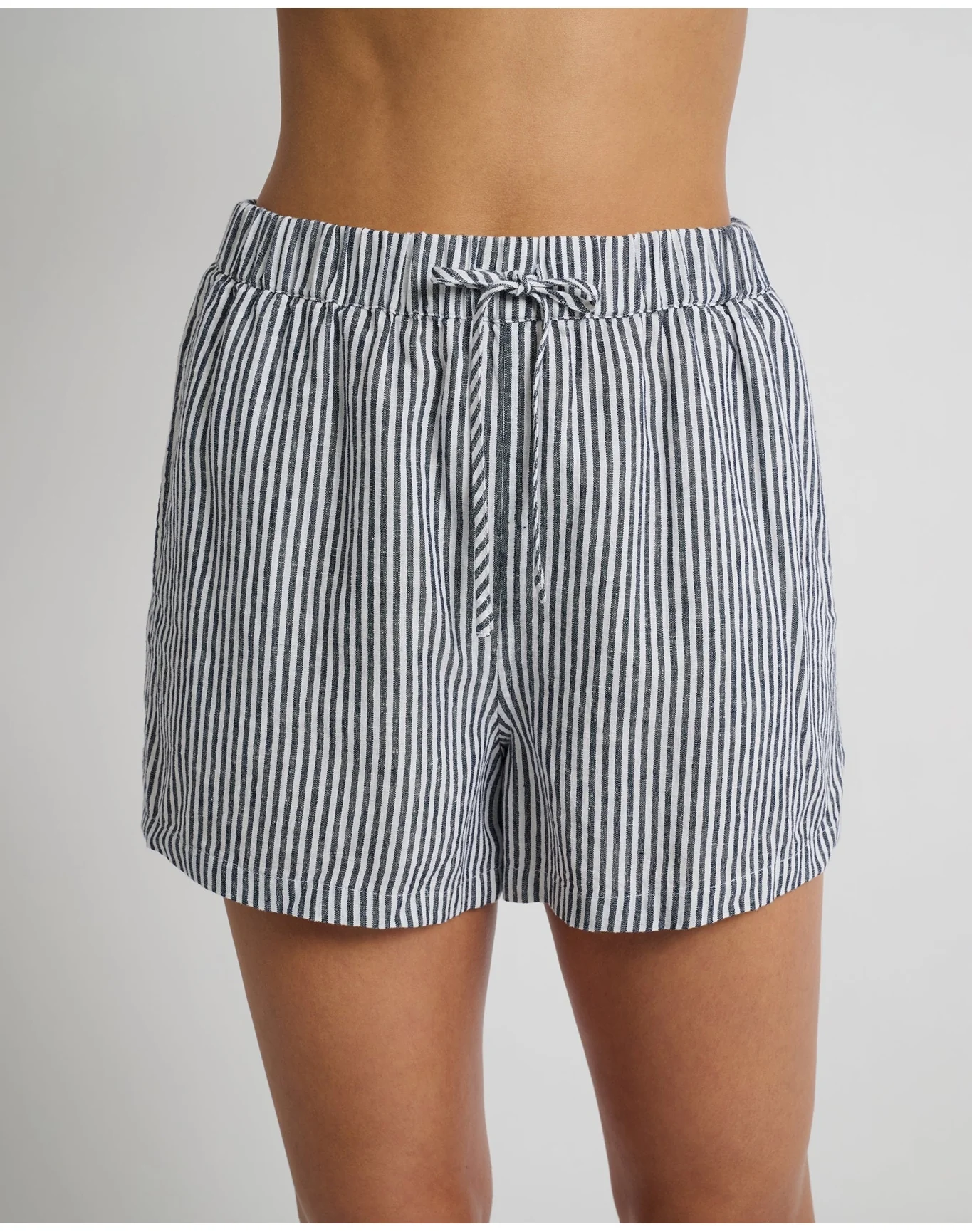 Women | Air Linen Elastic Drawstring Short | Deep Navy White - Image 4