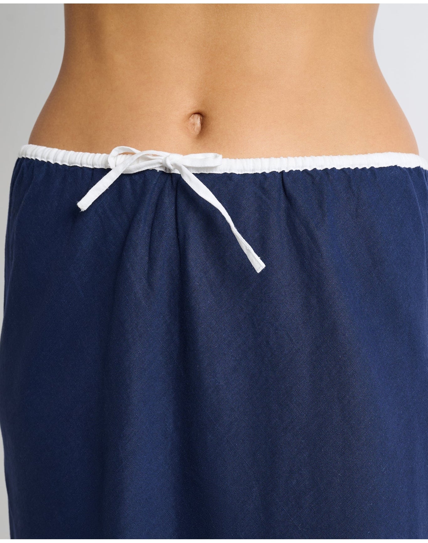 Women | Air Linen Midi Skirt | Deep Navy White - Image 4