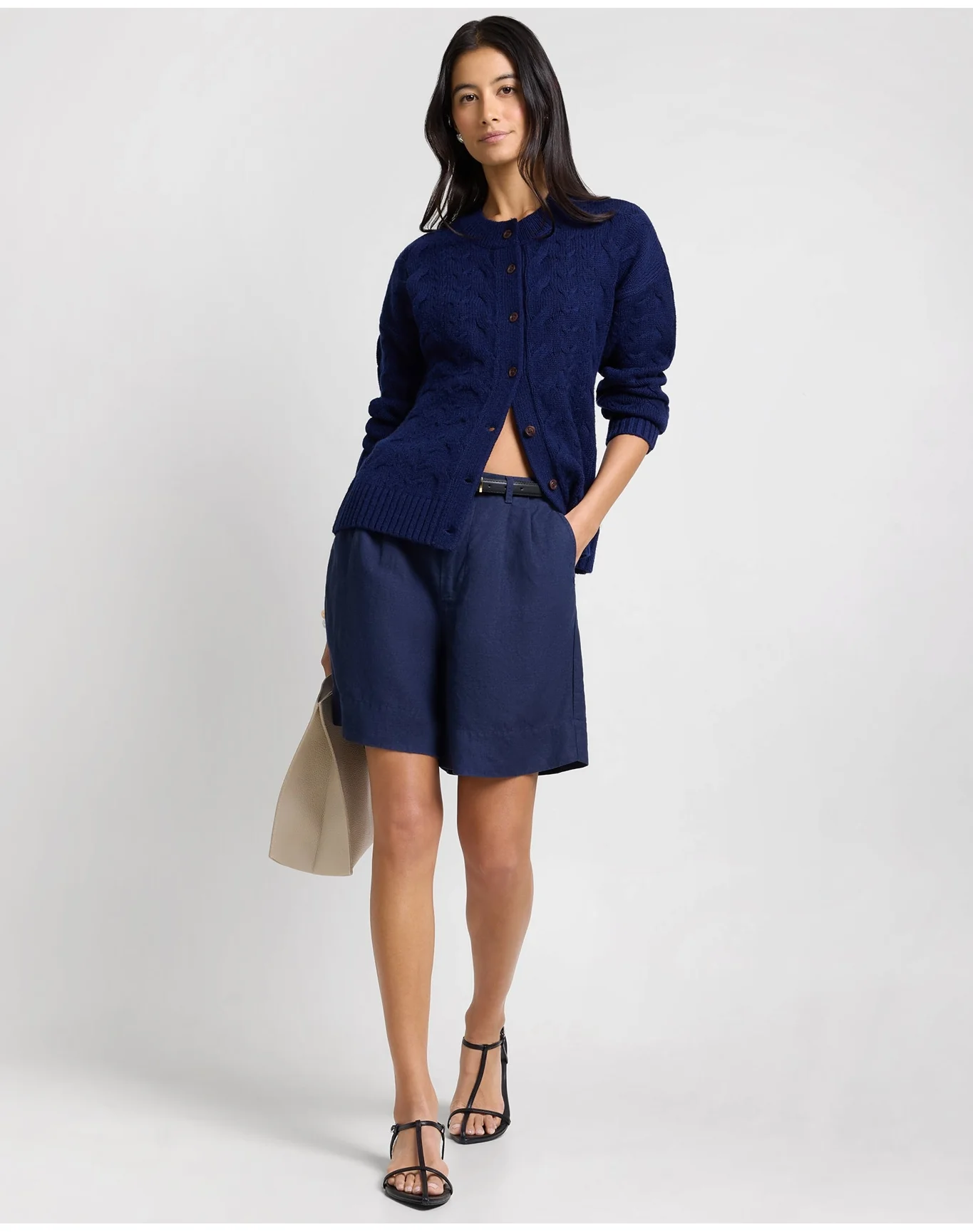 Women | Air Linen Pleated Bermuda Short | Noir Navy - Image 3