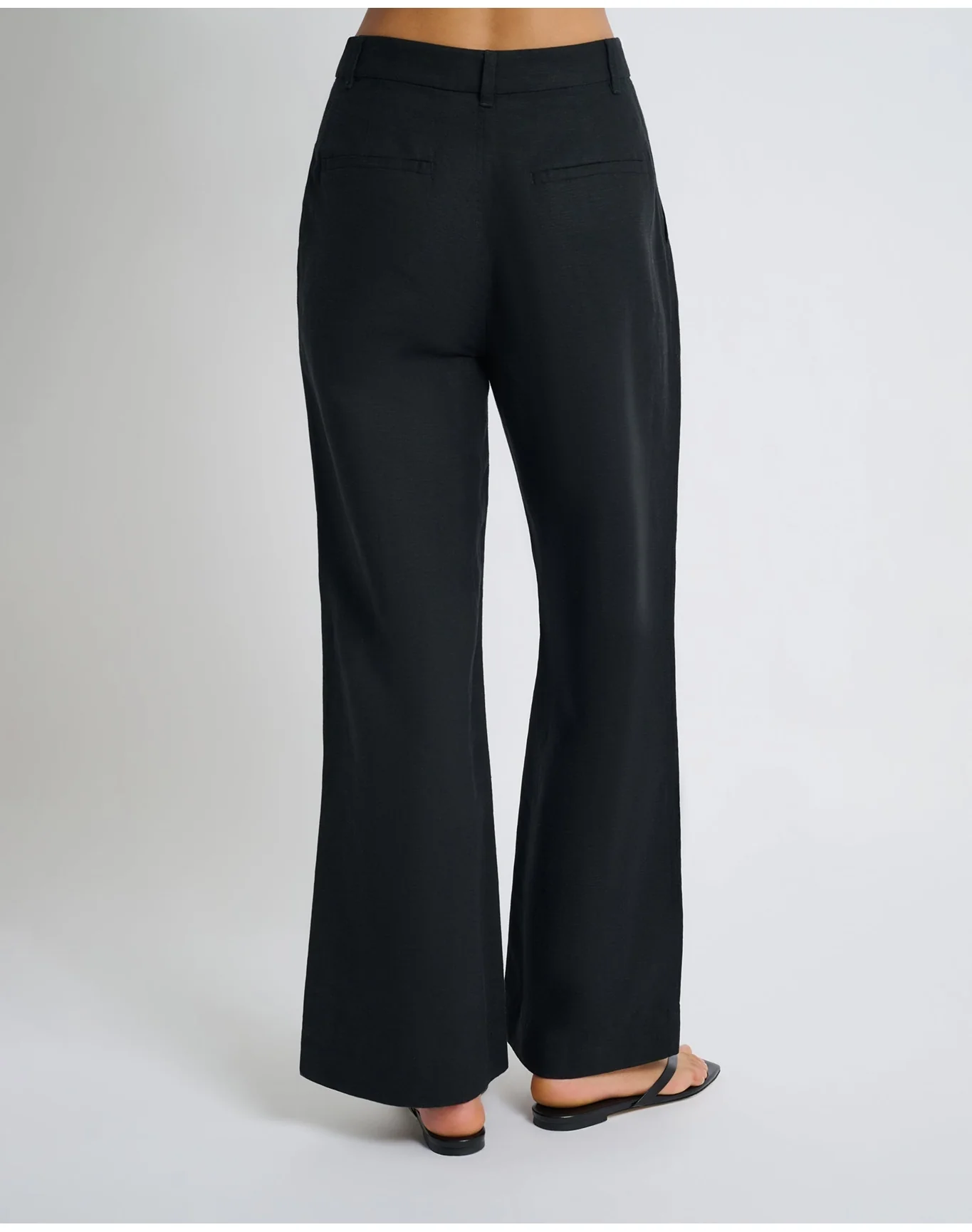 Women | Air Linen Pleated Trousers | Black - Image 4