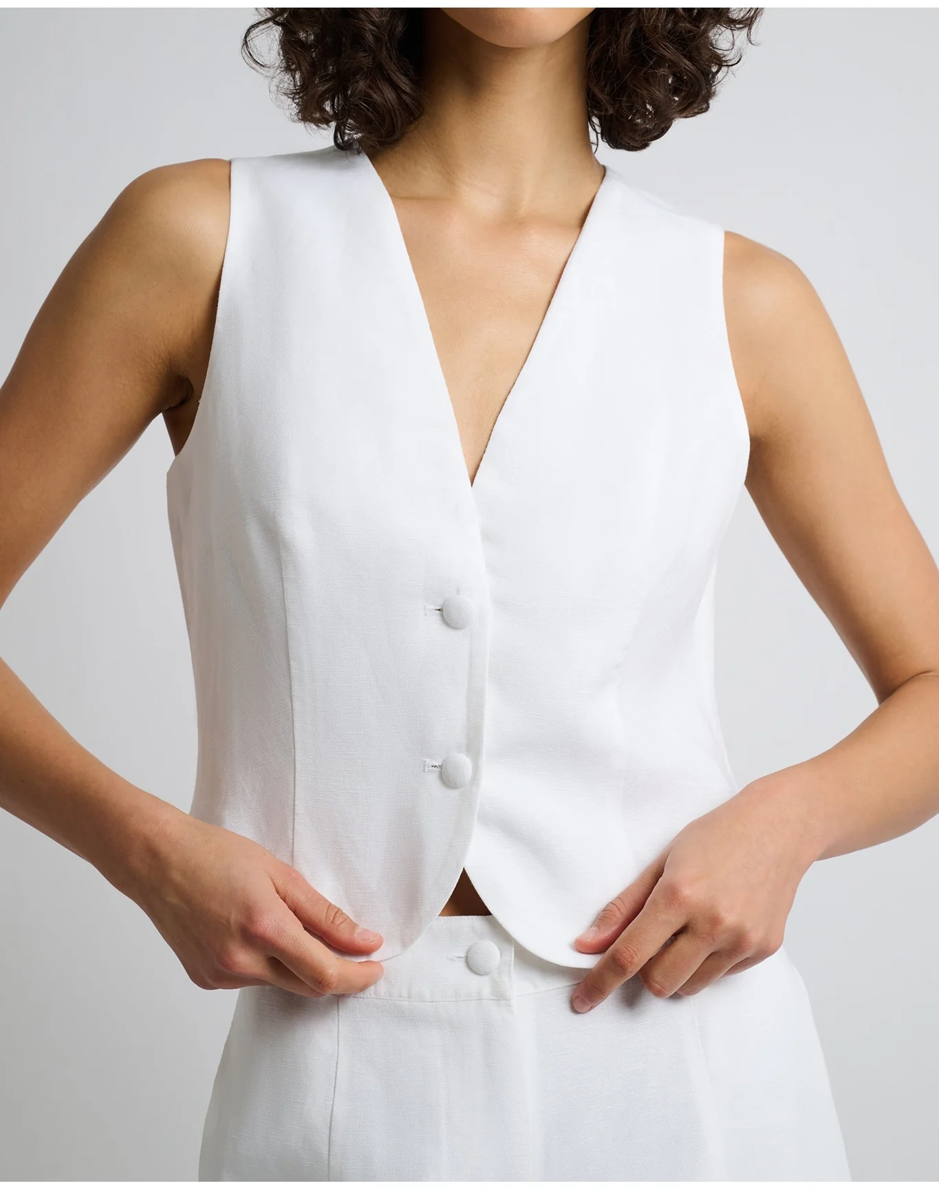 Women | Air Linen Relaxed Vest | White - Image 4
