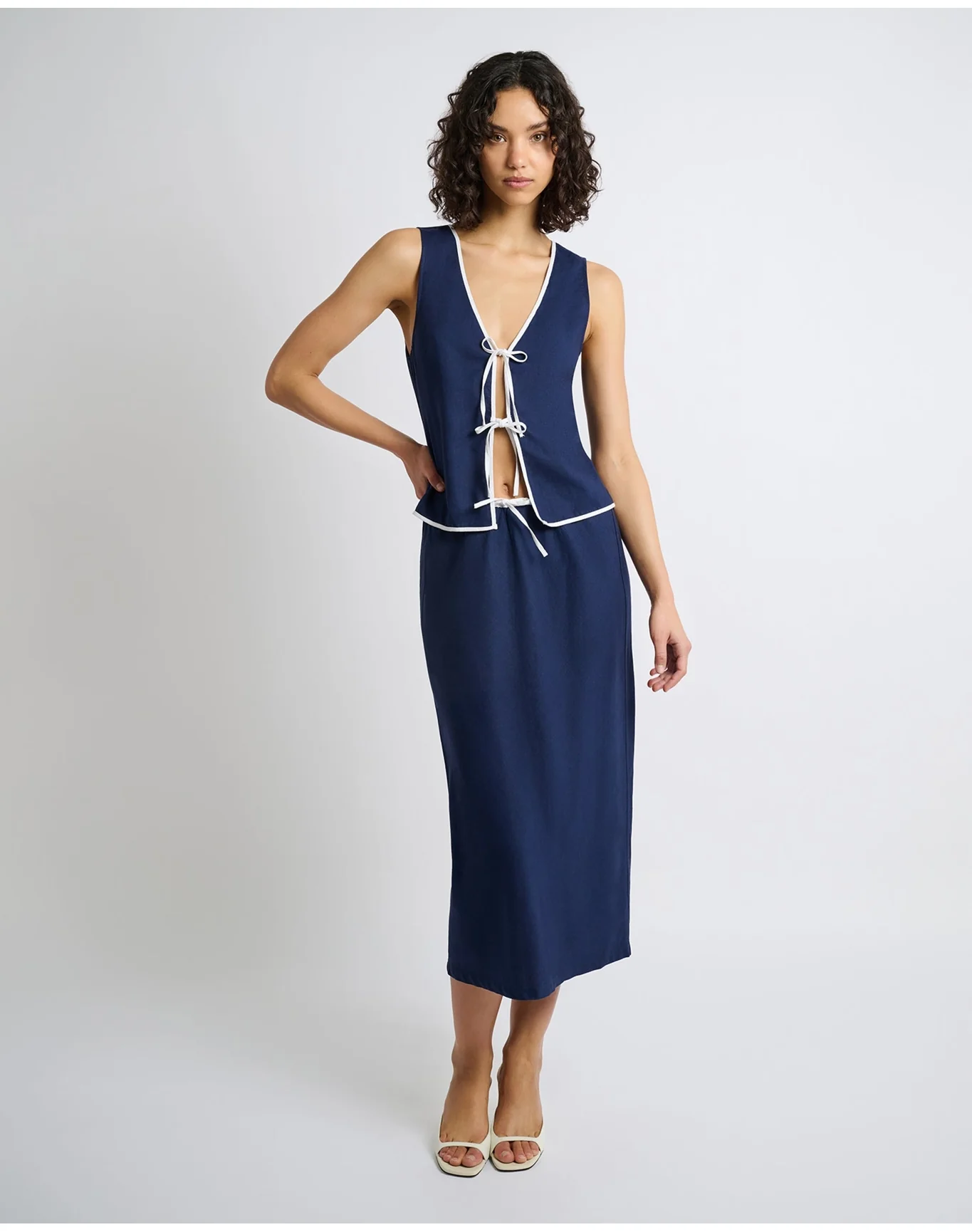 Women | Air Linen Tie Front Tank | Deep Navy White - Image 3