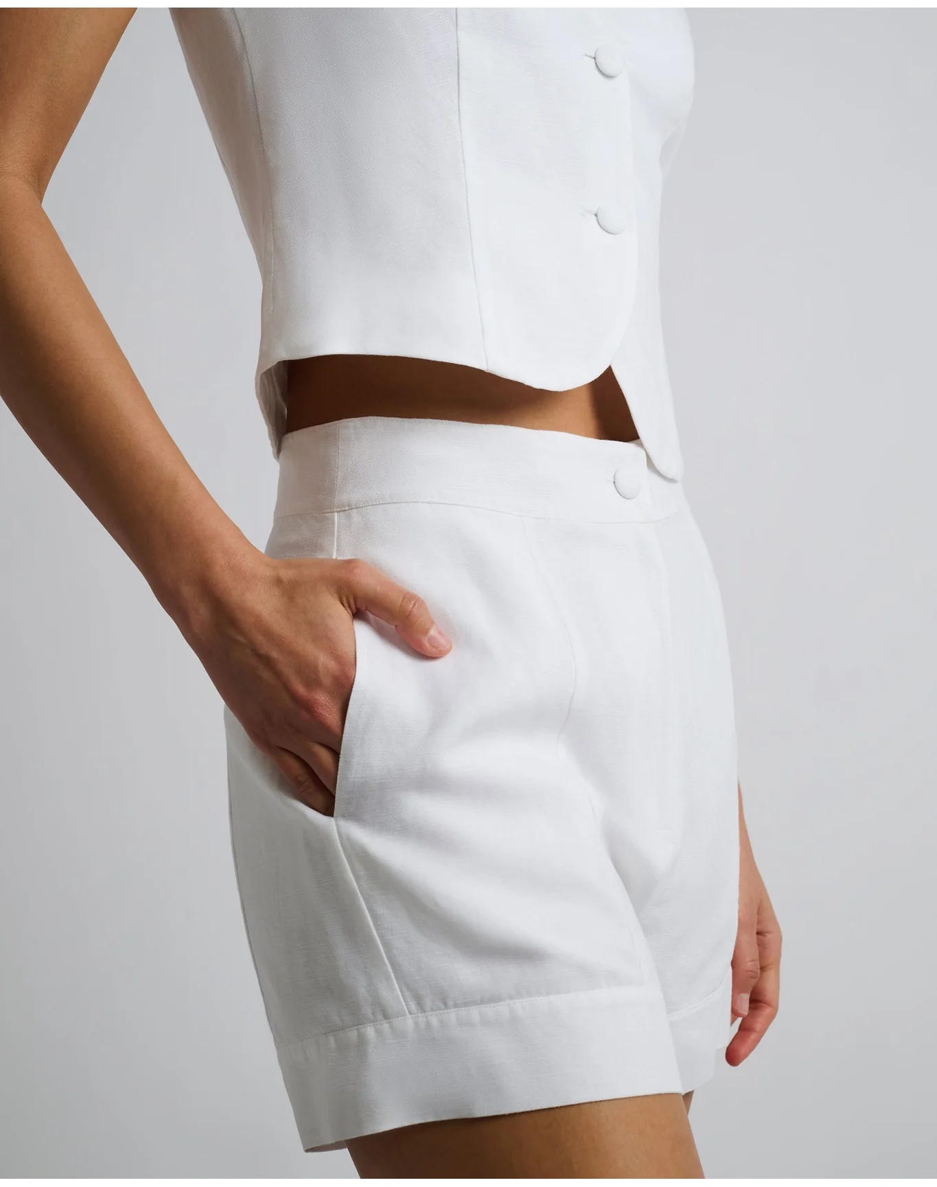 Women | Air Linen Trouser Short | White - Image 4