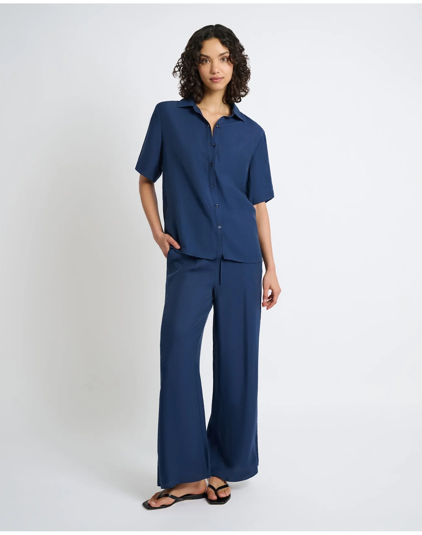 Women | Crinkle Wide Leg Drawstring Pant | Deep Navy - Image 3