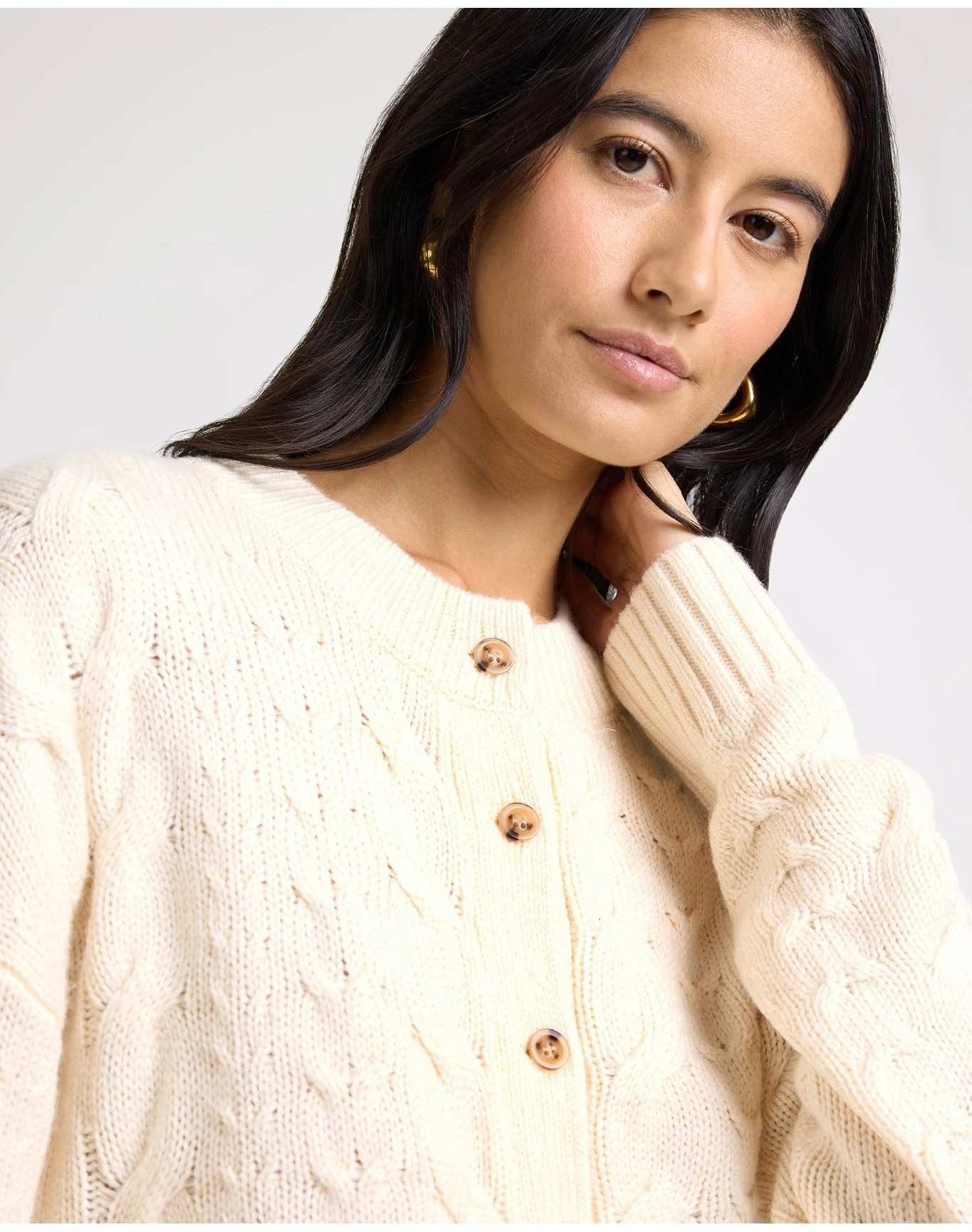Women | Fitted Cable Knit Cardigan | Natural Melange - Image 4