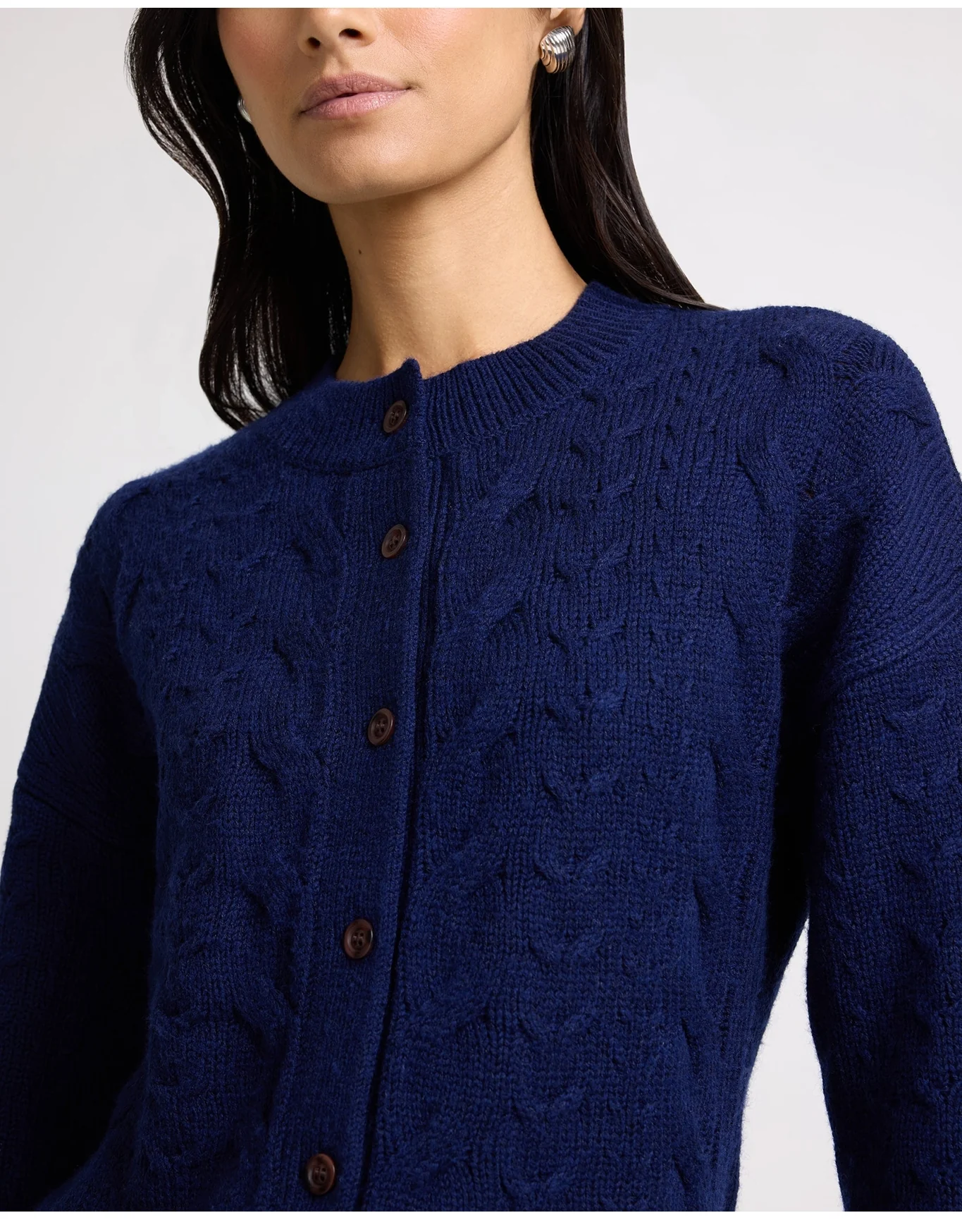 Women | Fitted Cable Knit Cardigan | Noir Navy - Image 4