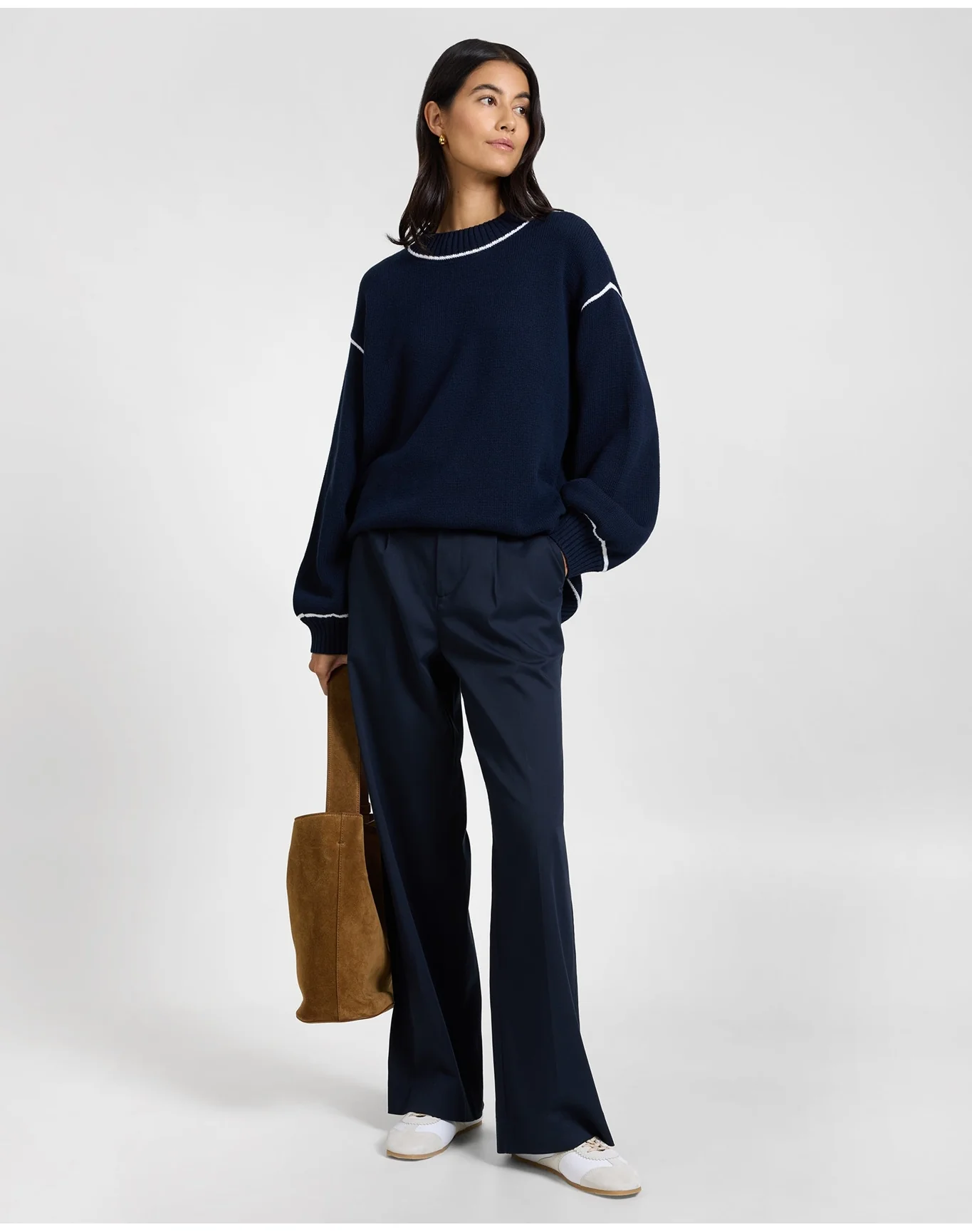 Women | Lyocell Pleated Trouser | Noir Navy - Image 3