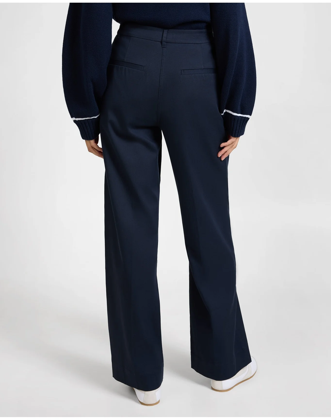 Women | Lyocell Pleated Trouser | Noir Navy - Image 5