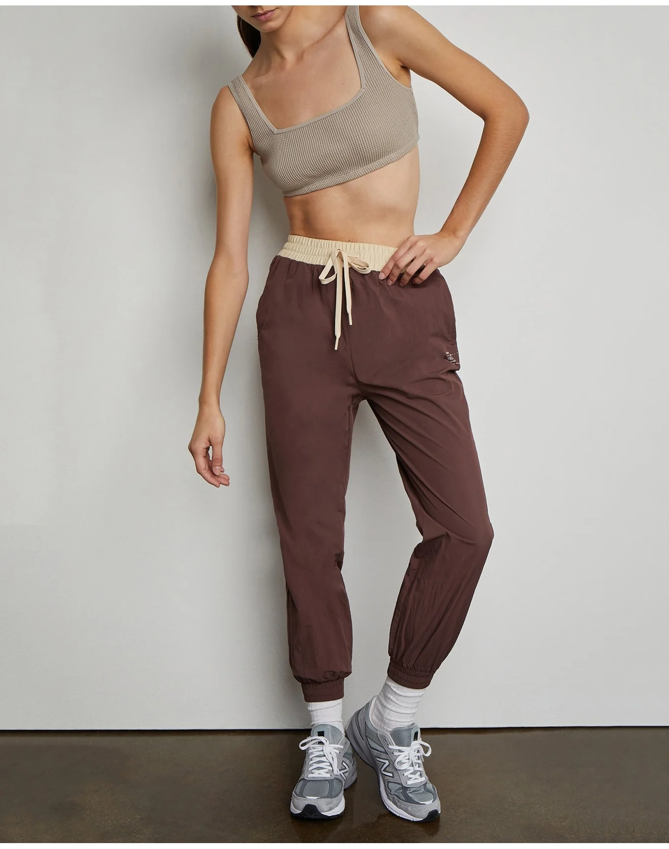 Women | Mixed Material Crinkle Nylon Jogger | Sage French Vanilla - Image 4