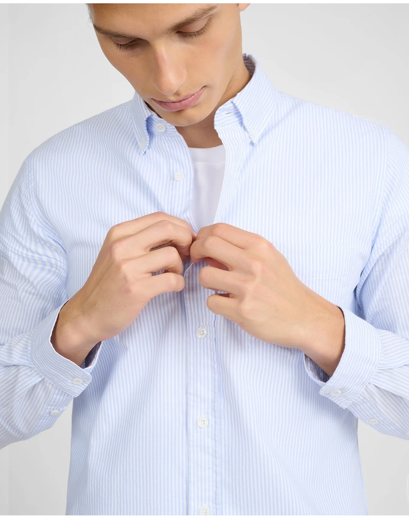 Men | Oxford Long Sleeve Button Down Shirt | Light Blue x White - Image 3