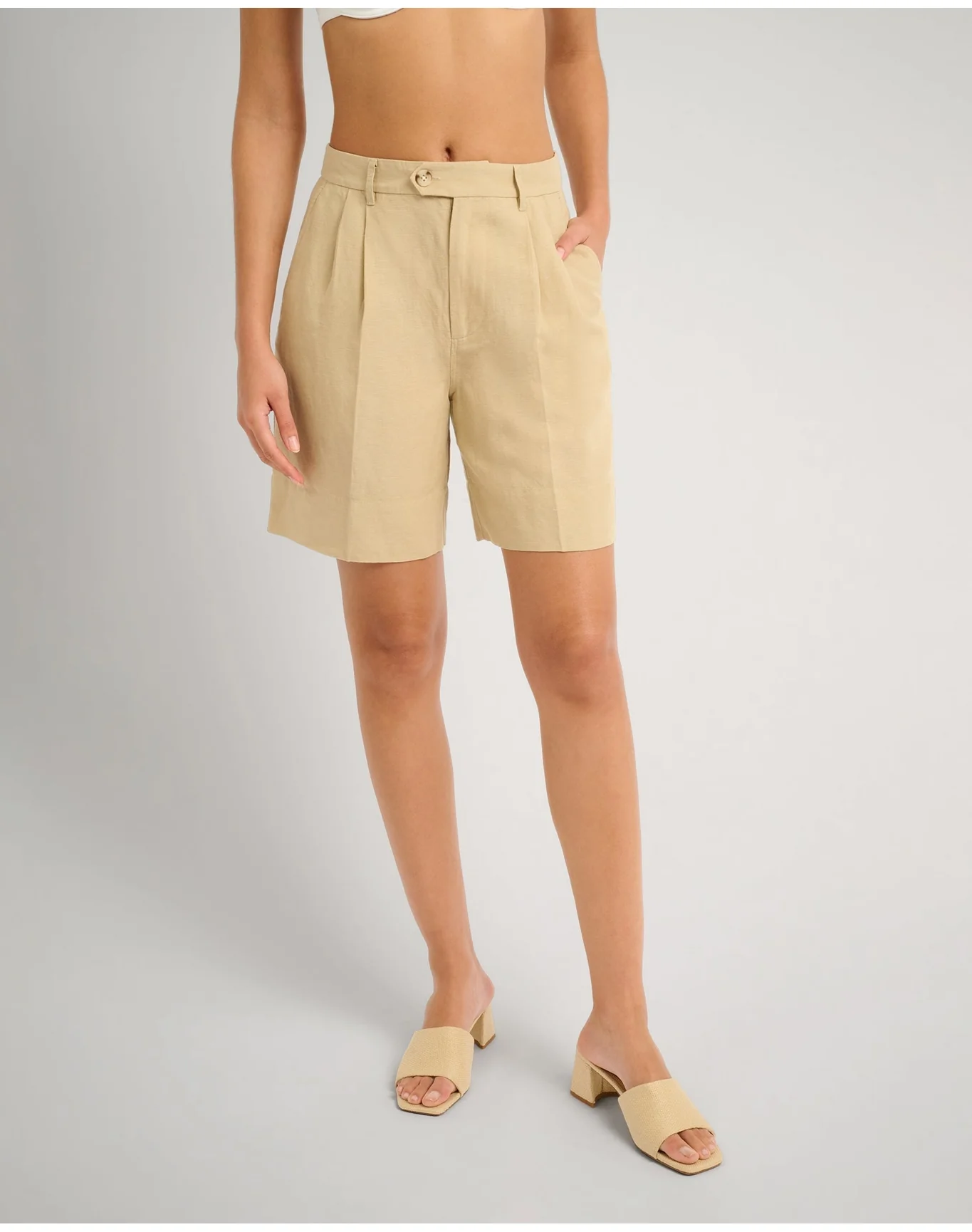 Women | Air Linen Pleated Bermuda Short | Jute