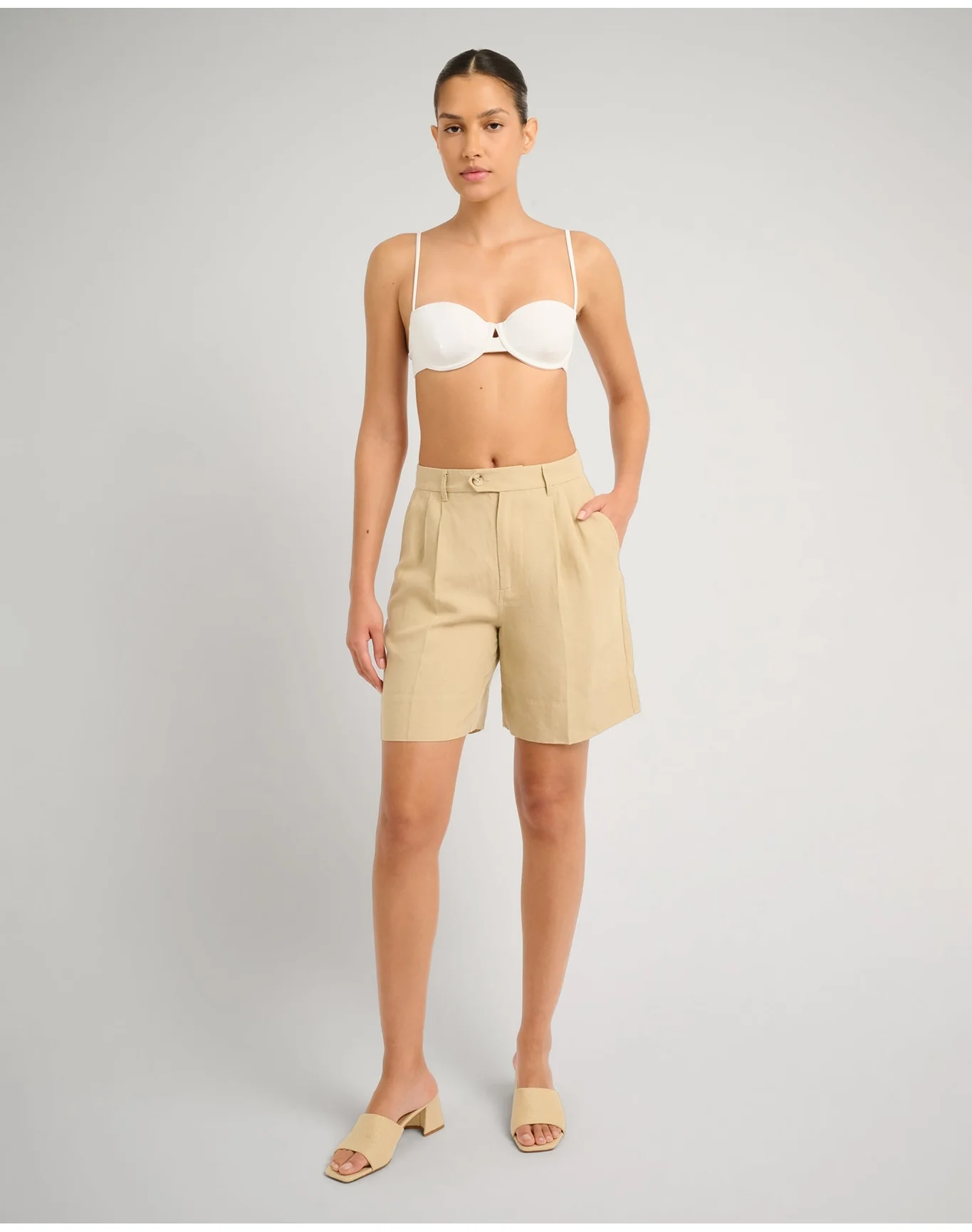Women | Air Linen Pleated Bermuda Short | Jute - Image 3