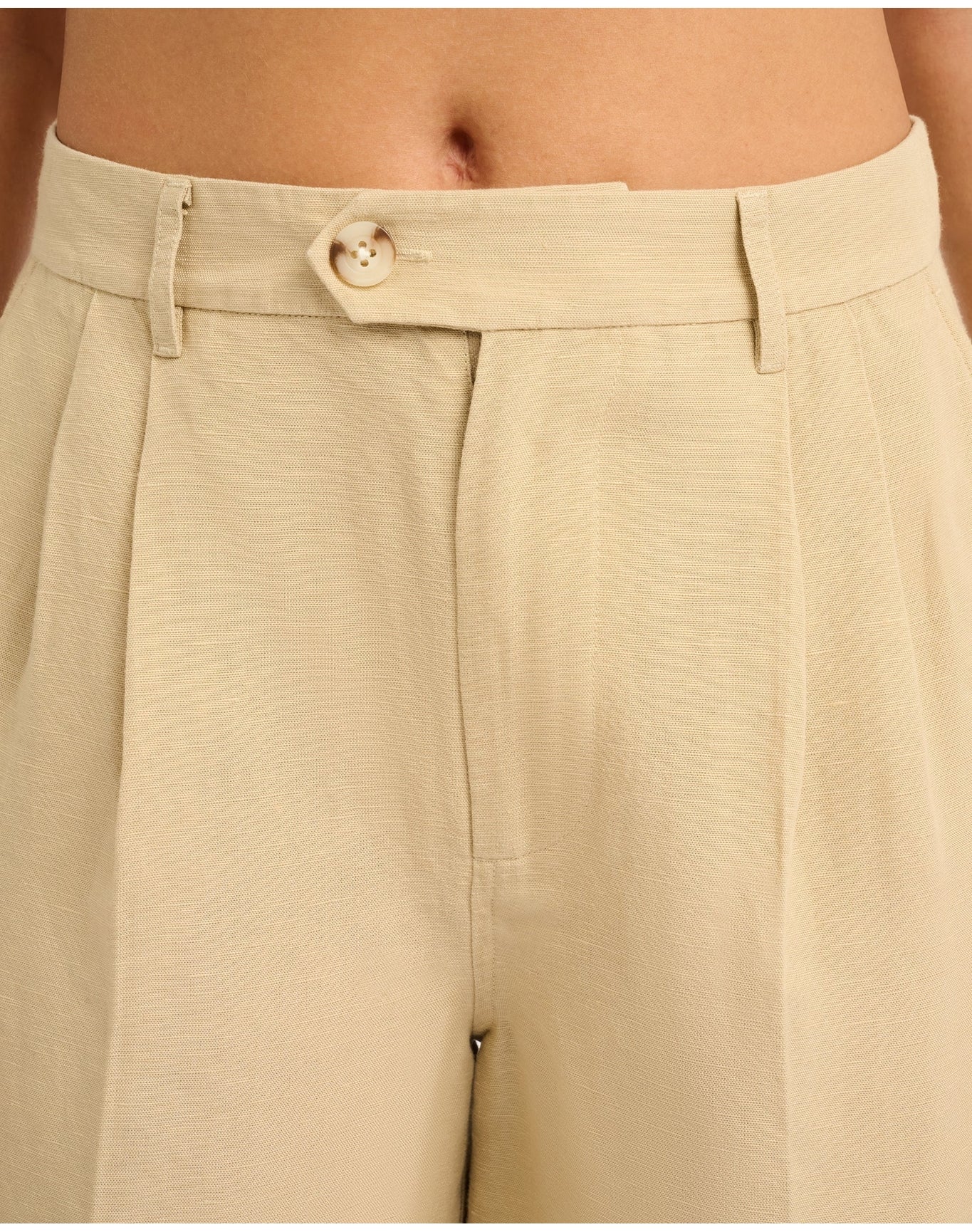 Women | Air Linen Pleated Bermuda Short | Jute - Image 4