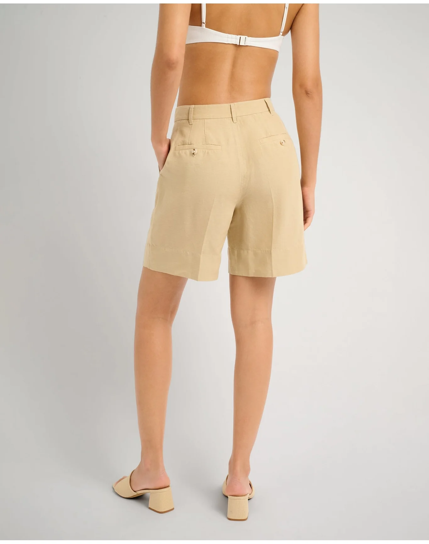 Women | Air Linen Pleated Bermuda Short | Jute - Image 6