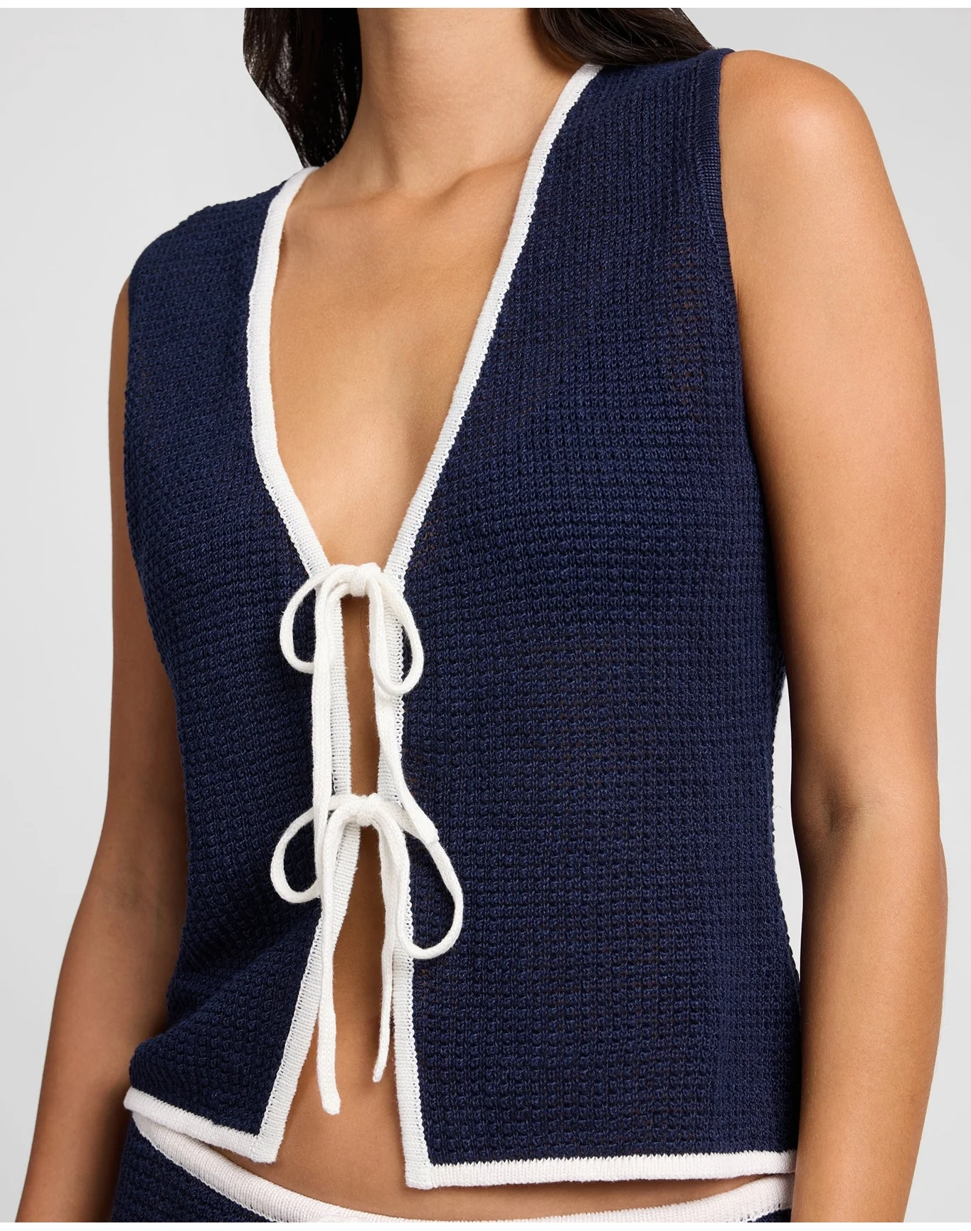 Women | Linen Knit Tie Front Tank Top | Noir Navy x Egret - Image 5