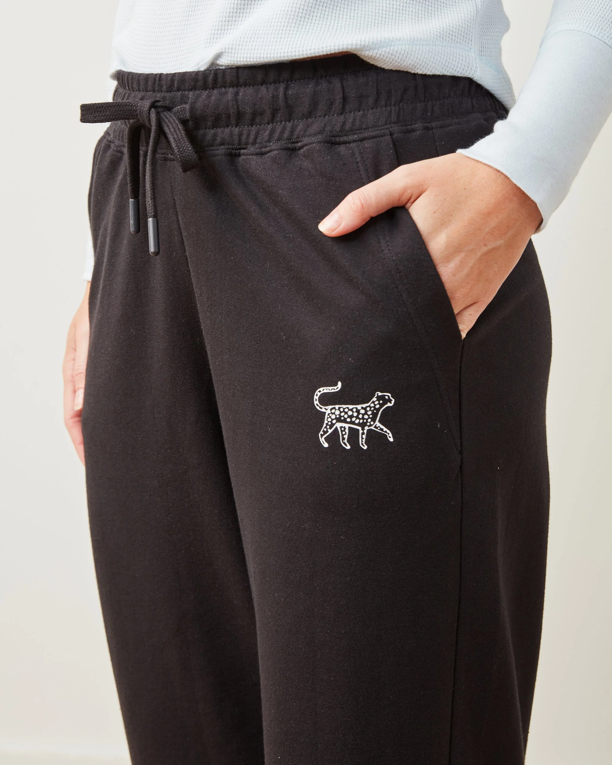 Down Time Cropped Sweatpants - Cropped Sweatpants | Black - Image 3