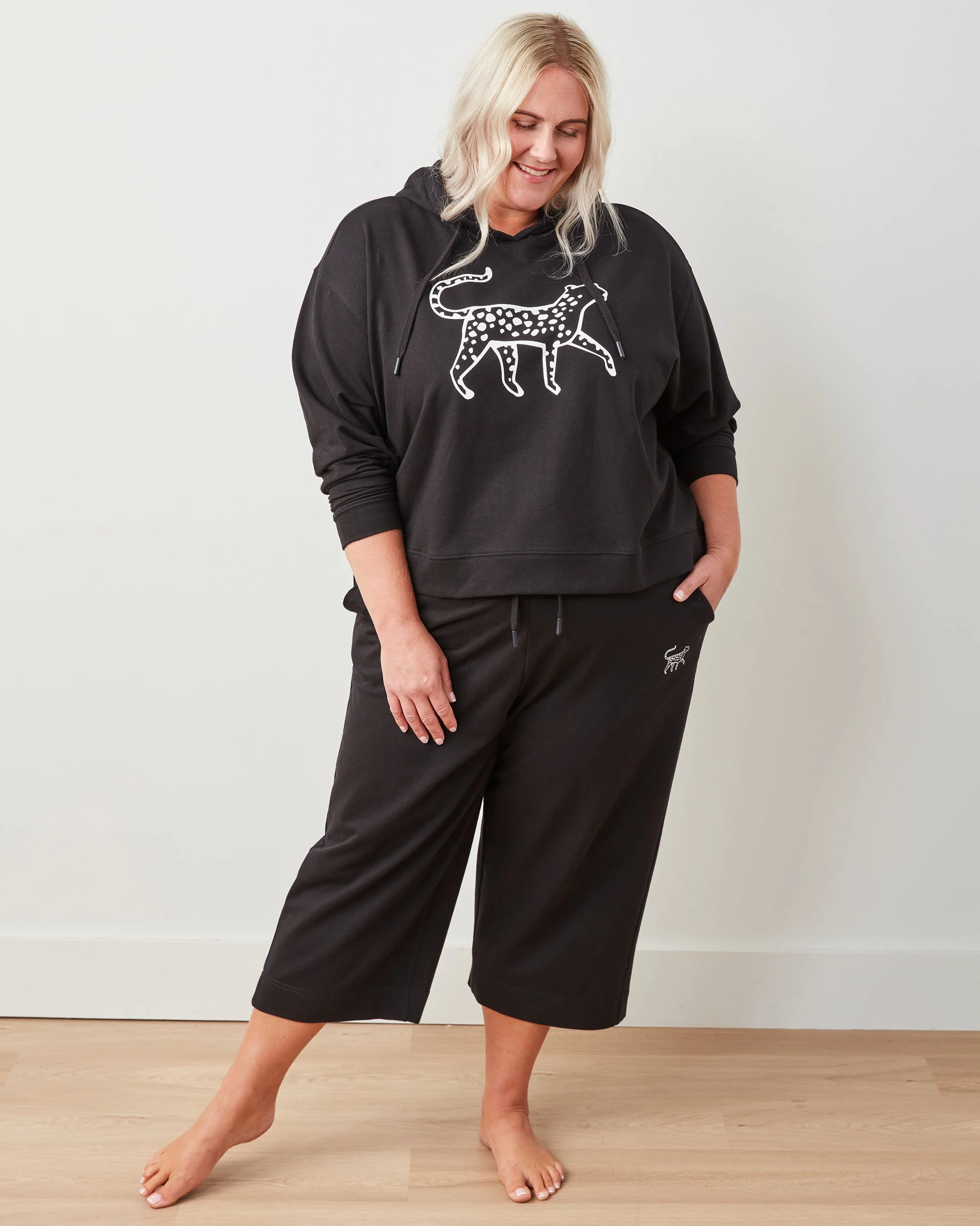 Down Time Cropped Sweatpants - Cropped Sweatpants | Black - Image 4