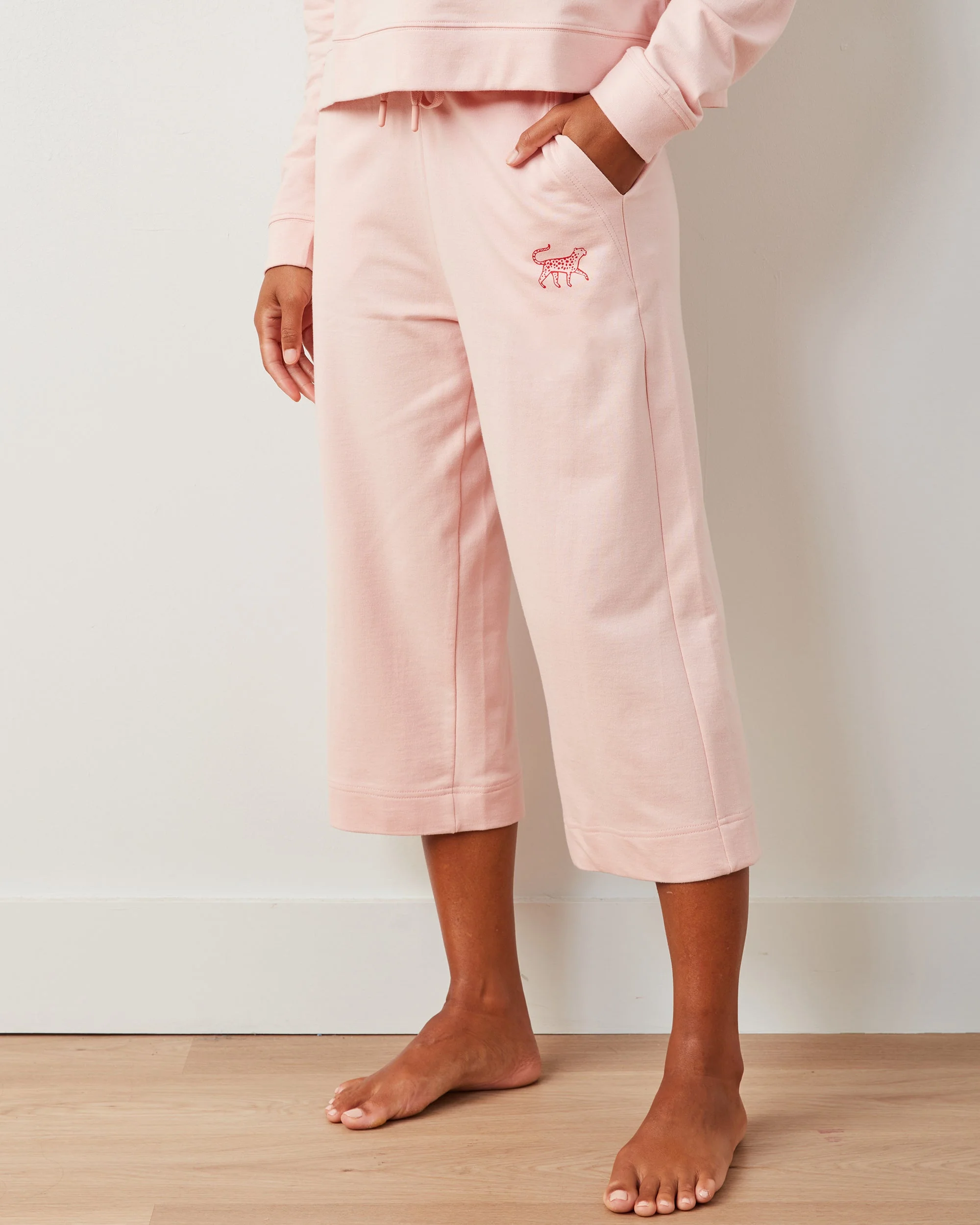 Down Time Cropped Sweatpants - Cropped Sweatpants | Pale Pink - Image 3